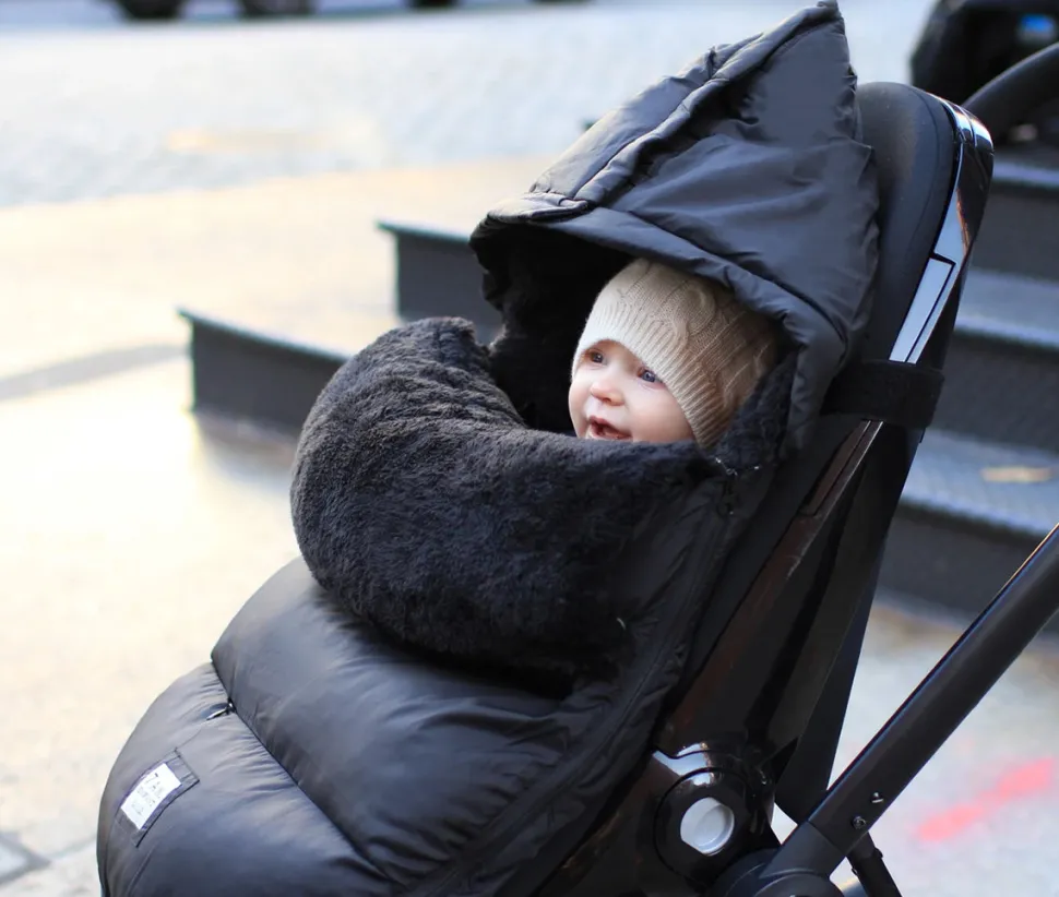 7 A.M. Enfant POD Footmuff, Medium/Large (18M-3T) - Black Plush