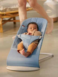 BabyBjorn Bouncer Bliss, Light Gray Frame Petal Quilt Cotton Blue