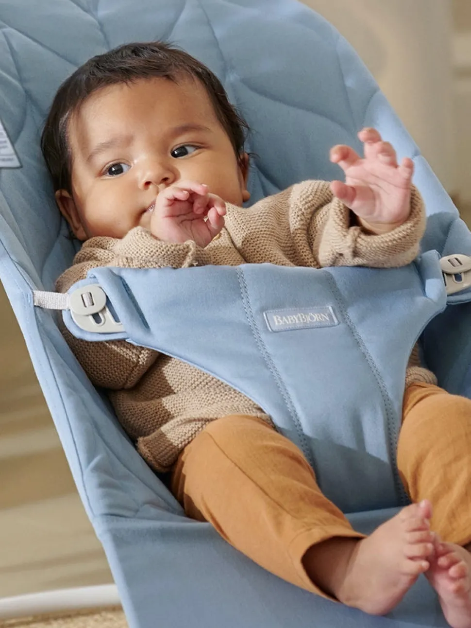 BabyBjorn Bouncer Bliss, Light Gray Frame Petal Quilt Cotton Blue