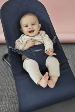BabyBjörn Bouncer Bliss, Dark Gray Frame Classic Quilt Cotton Midnight Blue