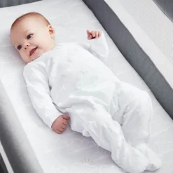 BEABA x Shnuggle Bedside Sleeper Infant Crib Bedding Set - Cloud