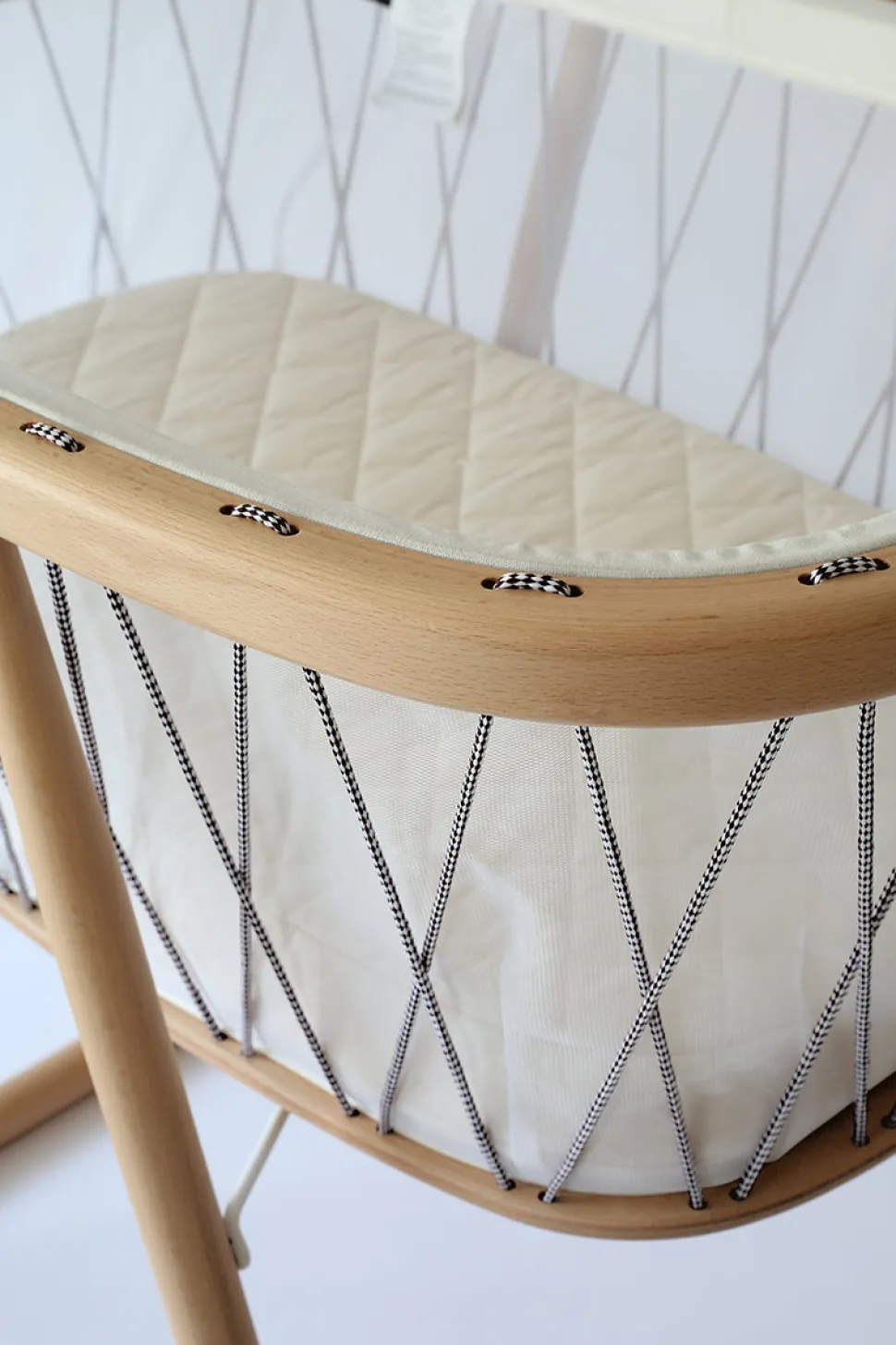 Charlie Crane KUMI Mesh Crib - Black & White