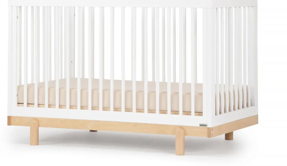 dadada Bliss 4-in-1 Convertible Crib - White / Natural