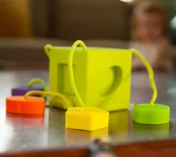 Fat Brain Toys Oombee Cube