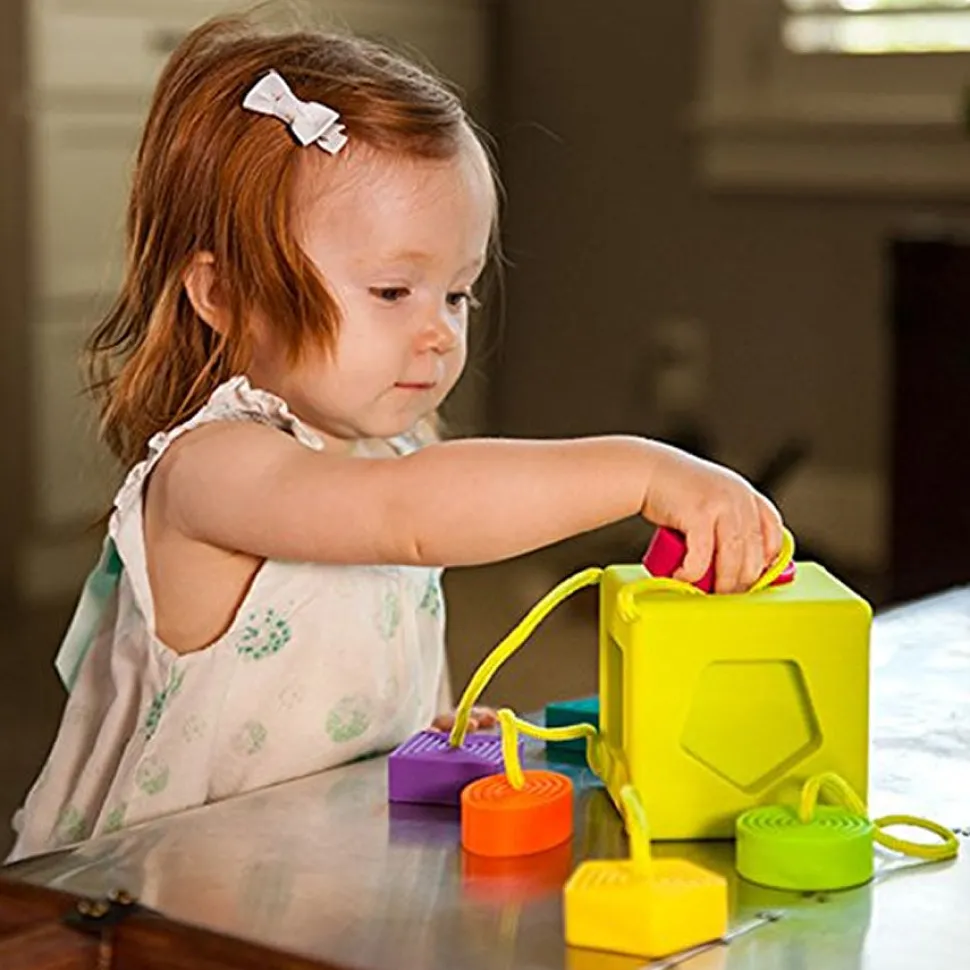 Fat Brain Toys Oombee Cube