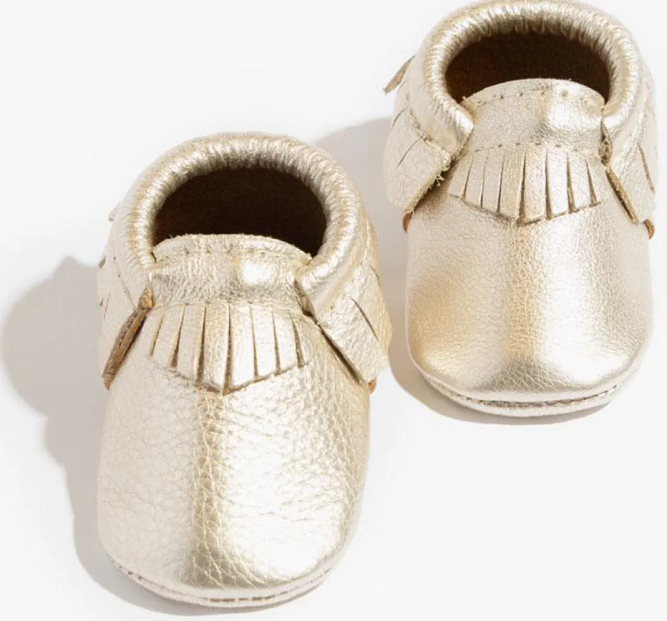 Freshly Picked Classic Moccasins, Size 3 - Platinum