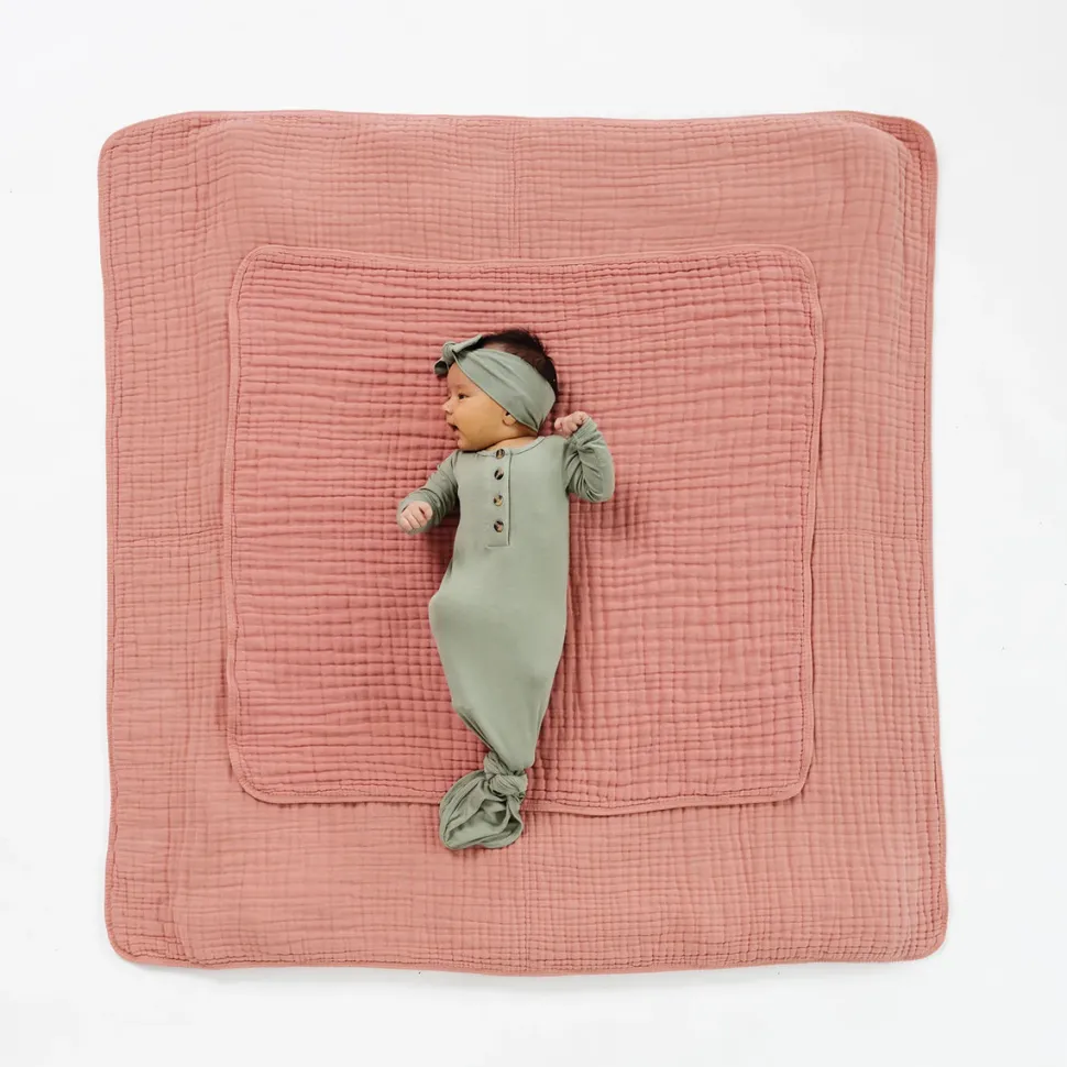 Lou Lou & Company Cloud Muslin Quilt - Rose, Large