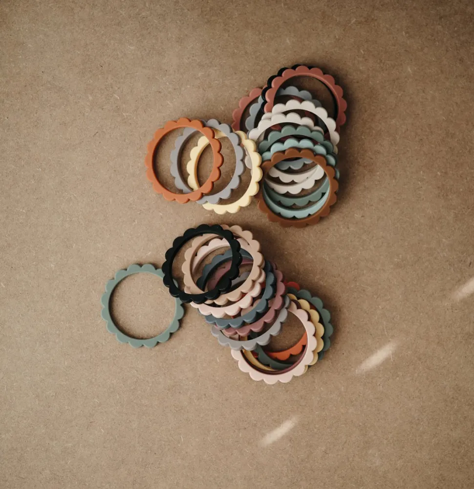 Mushie Flower Teething Bracelet 3-Pack - Cambridge Blue/Clementine/Natural
