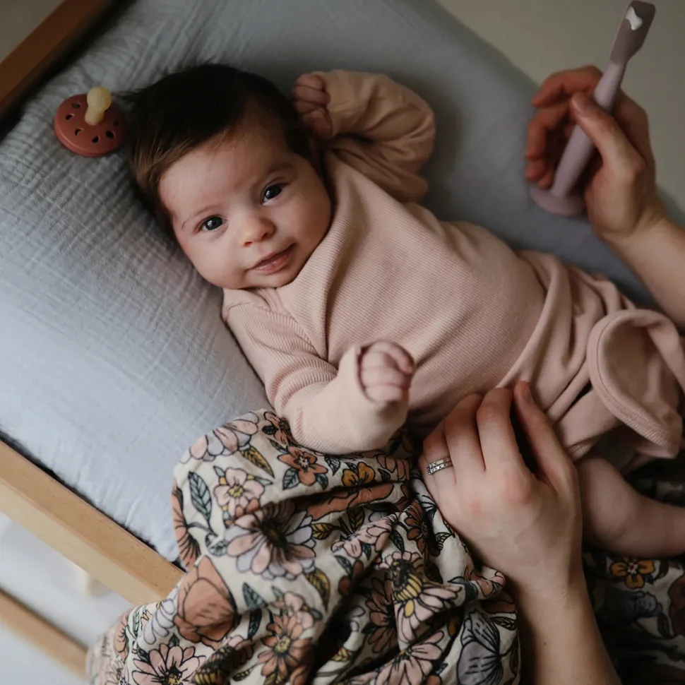 Mushie Ribbed Knotted Baby Gown - Blush