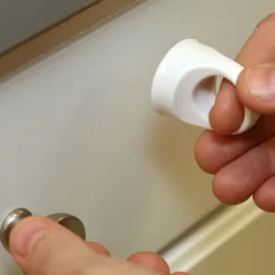 Qdos Adhesive Magnet Lock, 4 Pack - White