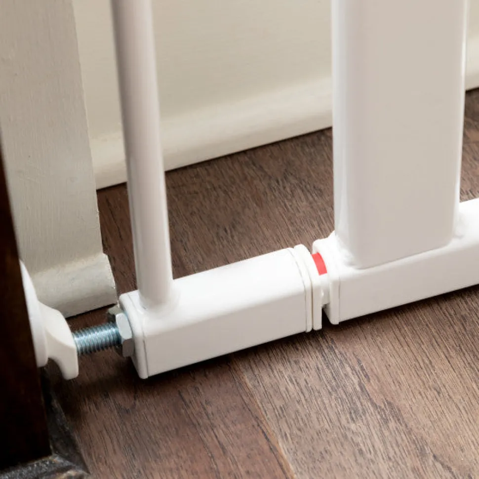 Qdos Auto-Close SafeGate with Extensions - White