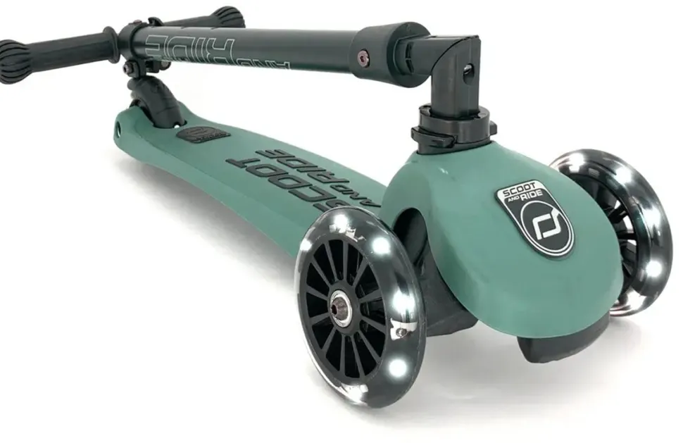 Scoot & Ride HighwayKick3 LED Scooter - Forest