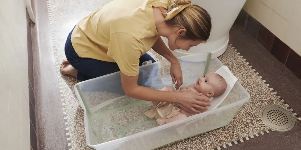 Stokke Flexi Bath X-Large Heat Sensitive Tub + Newborn Support - Sandy Beige