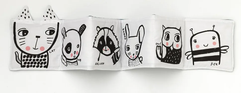 Wee Gallery Friendly Faces in the Yard: Baby's First Soft Book